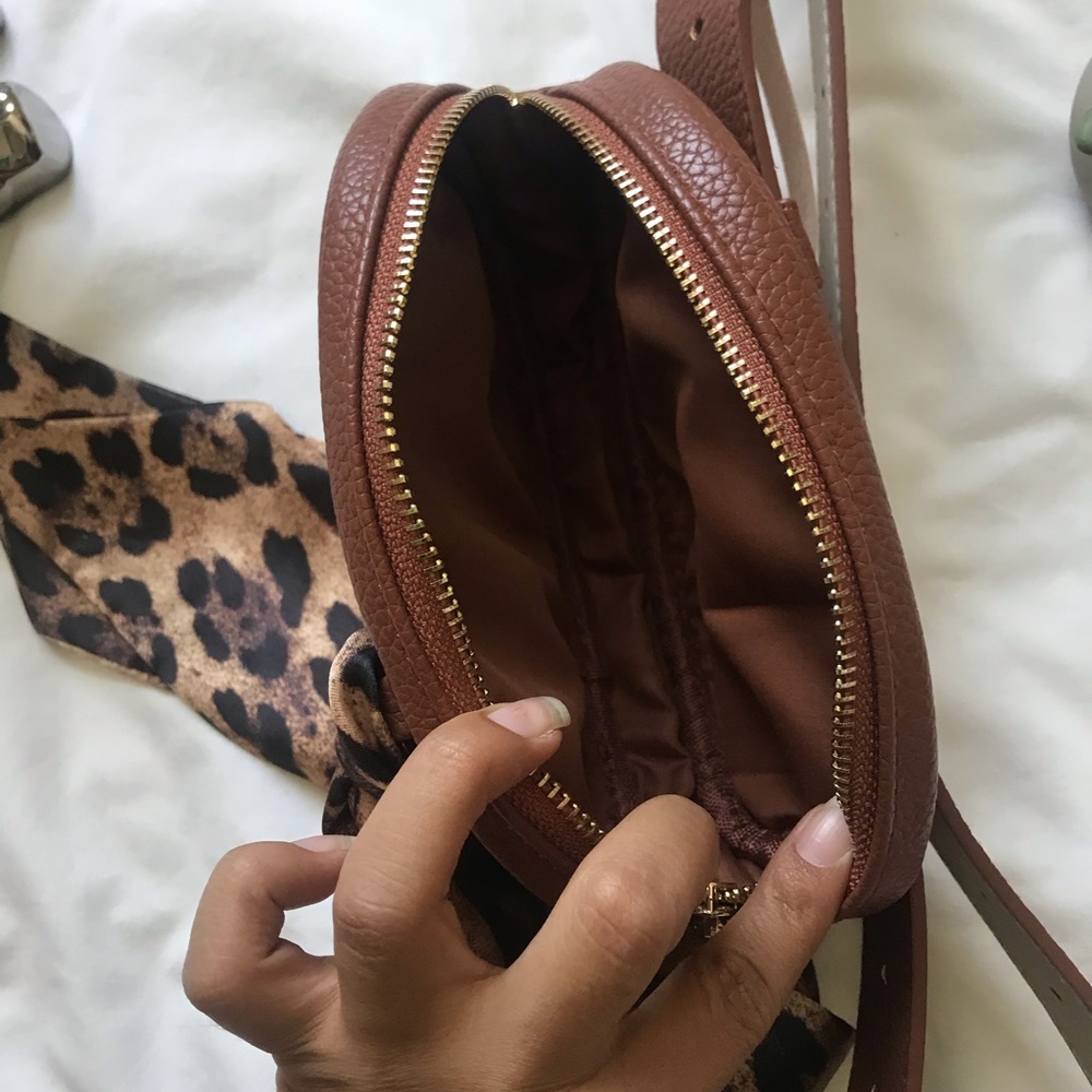 🔥Steve Madden Belt Bag with Hair Scarf - Picture 4 of 7
